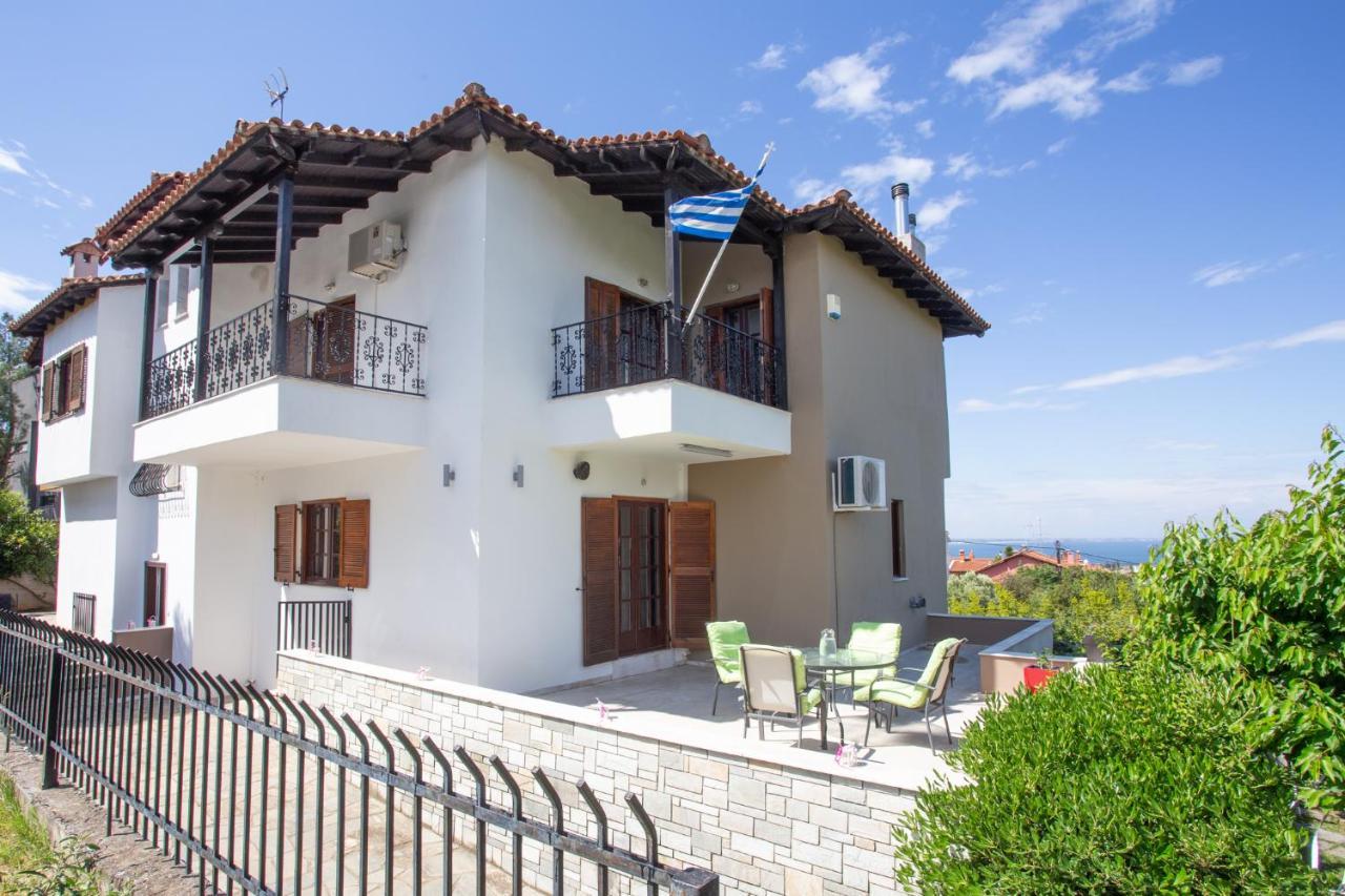 Τraditional Fully Detached Villa On A Luxurious Hillock Of Thessaloniki With Its Own Garden Also For Family & Wedding Gatherings For 10 To 25 People Only 15 Minutes From Airport Екстер'єр фото