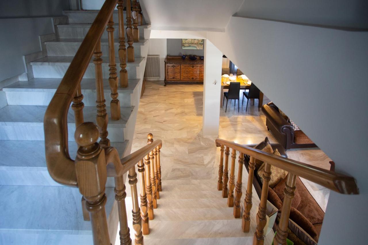 Τraditional Fully Detached Villa On A Luxurious Hillock Of Thessaloniki With Its Own Garden Also For Family & Wedding Gatherings For 10 To 25 People Only 15 Minutes From Airport Екстер'єр фото