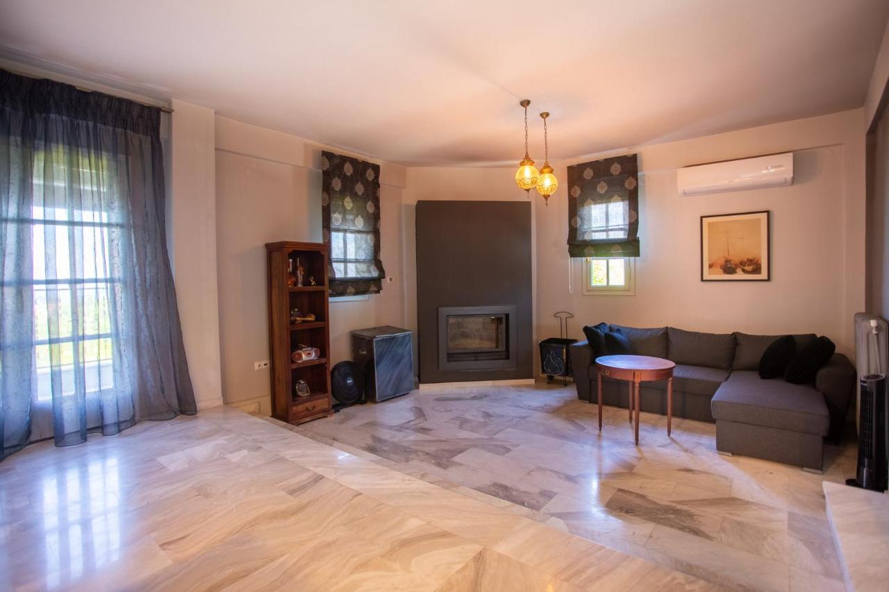Τraditional Fully Detached Villa On A Luxurious Hillock Of Thessaloniki With Its Own Garden Also For Family & Wedding Gatherings For 10 To 25 People Only 15 Minutes From Airport Екстер'єр фото