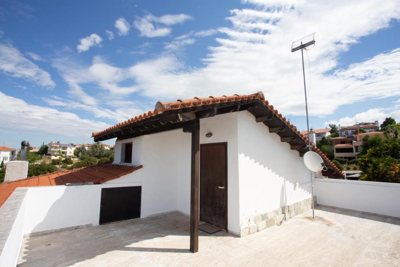 Τraditional Fully Detached Villa On A Luxurious Hillock Of Thessaloniki With Its Own Garden Also For Family & Wedding Gatherings For 10 To 25 People Only 15 Minutes From Airport Екстер'єр фото