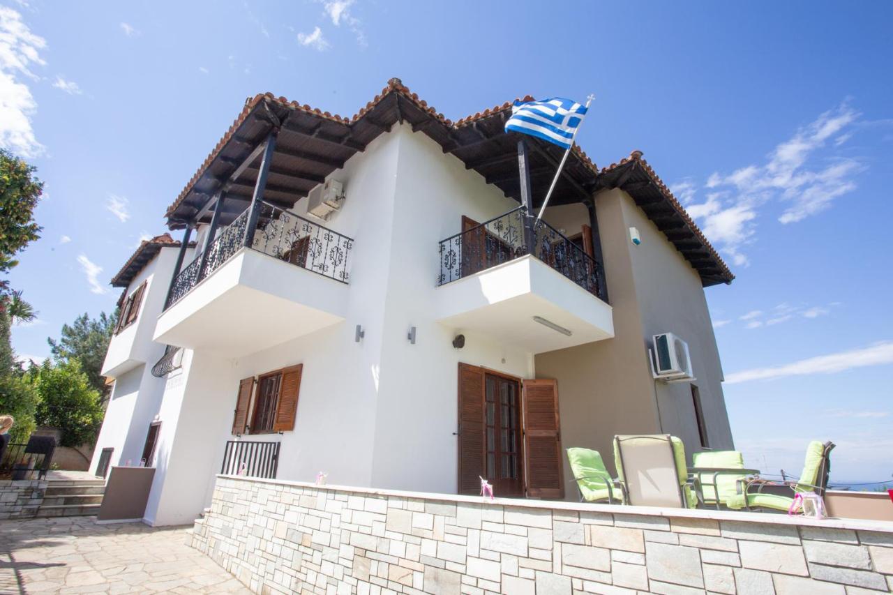 Τraditional Fully Detached Villa On A Luxurious Hillock Of Thessaloniki With Its Own Garden Also For Family & Wedding Gatherings For 10 To 25 People Only 15 Minutes From Airport Екстер'єр фото