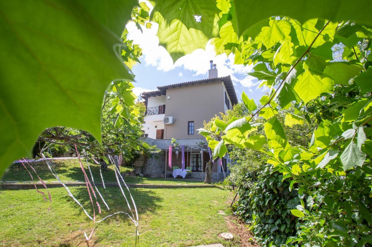 Τraditional Fully Detached Villa On A Luxurious Hillock Of Thessaloniki With Its Own Garden Also For Family & Wedding Gatherings For 10 To 25 People Only 15 Minutes From Airport Екстер'єр фото