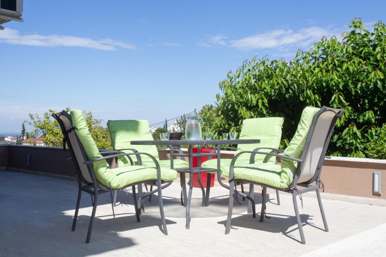 Τraditional Fully Detached Villa On A Luxurious Hillock Of Thessaloniki With Its Own Garden Also For Family & Wedding Gatherings For 10 To 25 People Only 15 Minutes From Airport Екстер'єр фото