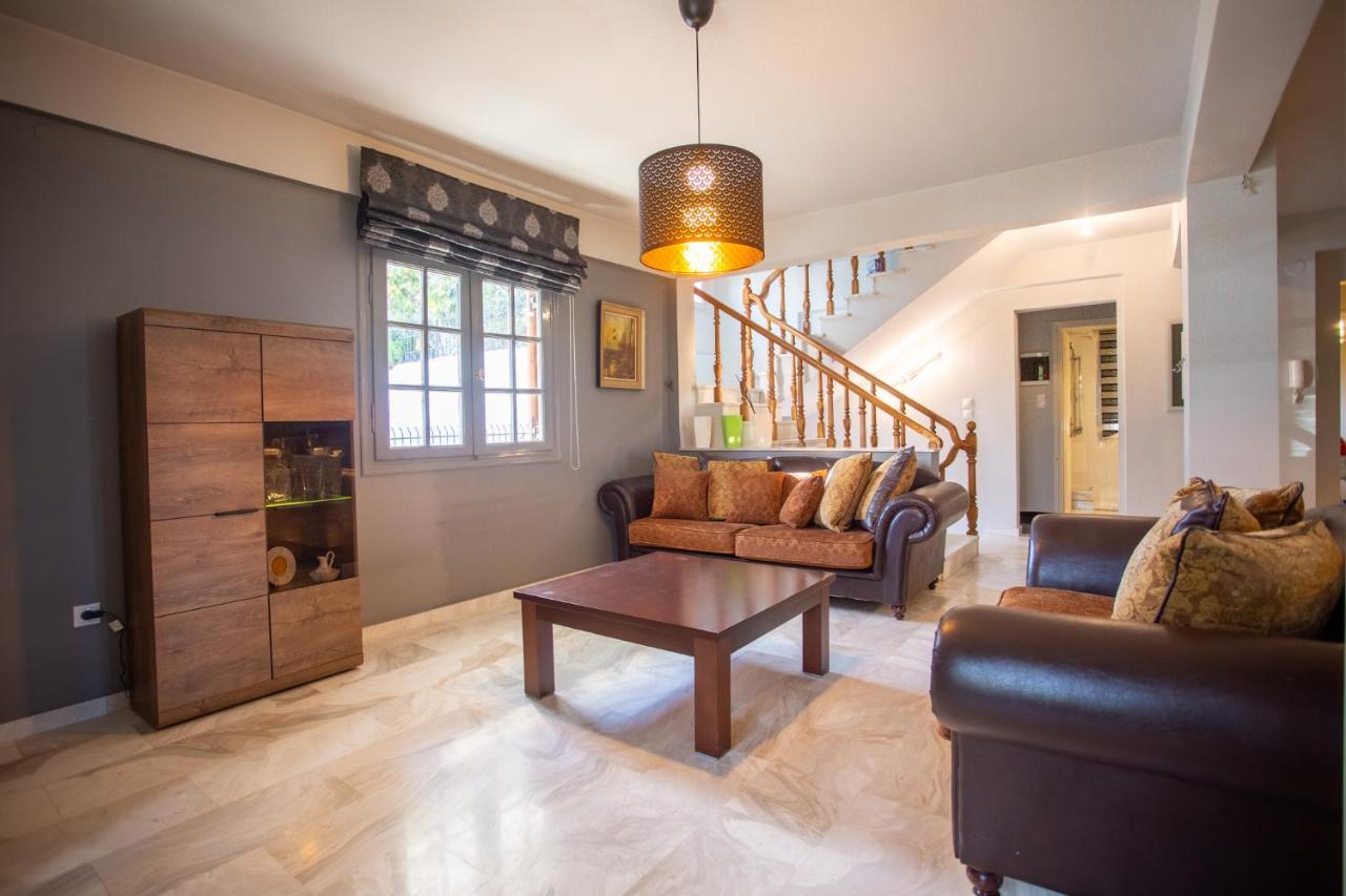 Τraditional Fully Detached Villa On A Luxurious Hillock Of Thessaloniki With Its Own Garden Also For Family & Wedding Gatherings For 10 To 25 People Only 15 Minutes From Airport Екстер'єр фото