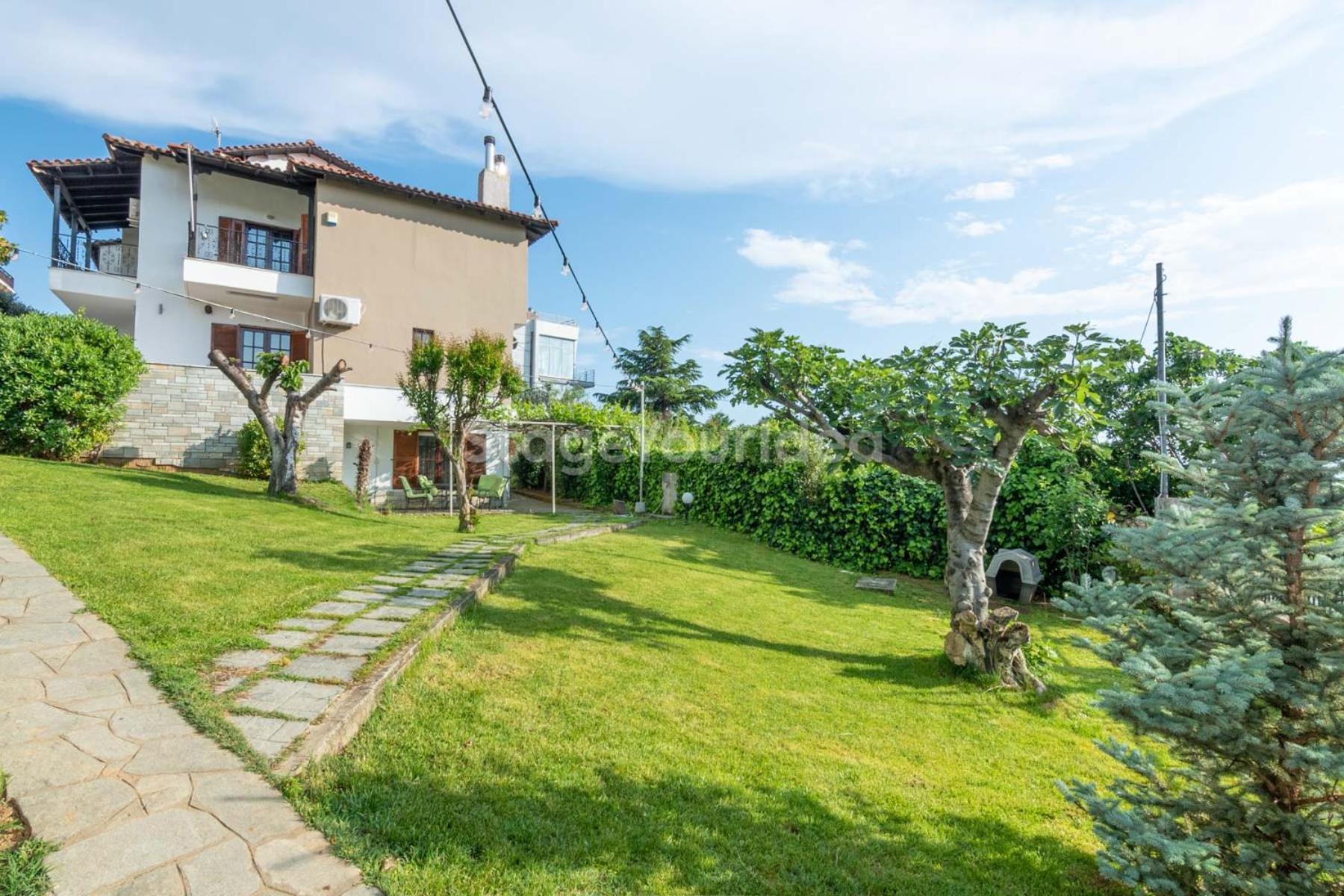Τraditional Fully Detached Villa On A Luxurious Hillock Of Thessaloniki With Its Own Garden Also For Family & Wedding Gatherings For 10 To 25 People Only 15 Minutes From Airport Екстер'єр фото